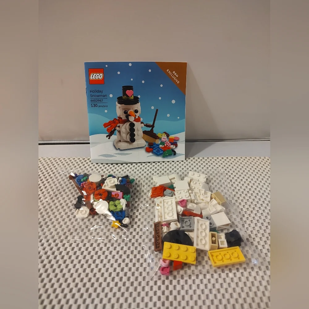 Lego Holiday Snowman B&N Exclusive NWT Building Toy Set Christmas